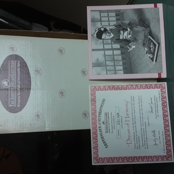 Ashton Drake Galleries "Dream of Harmony" Doll - NRFB - Picture 2 of 2